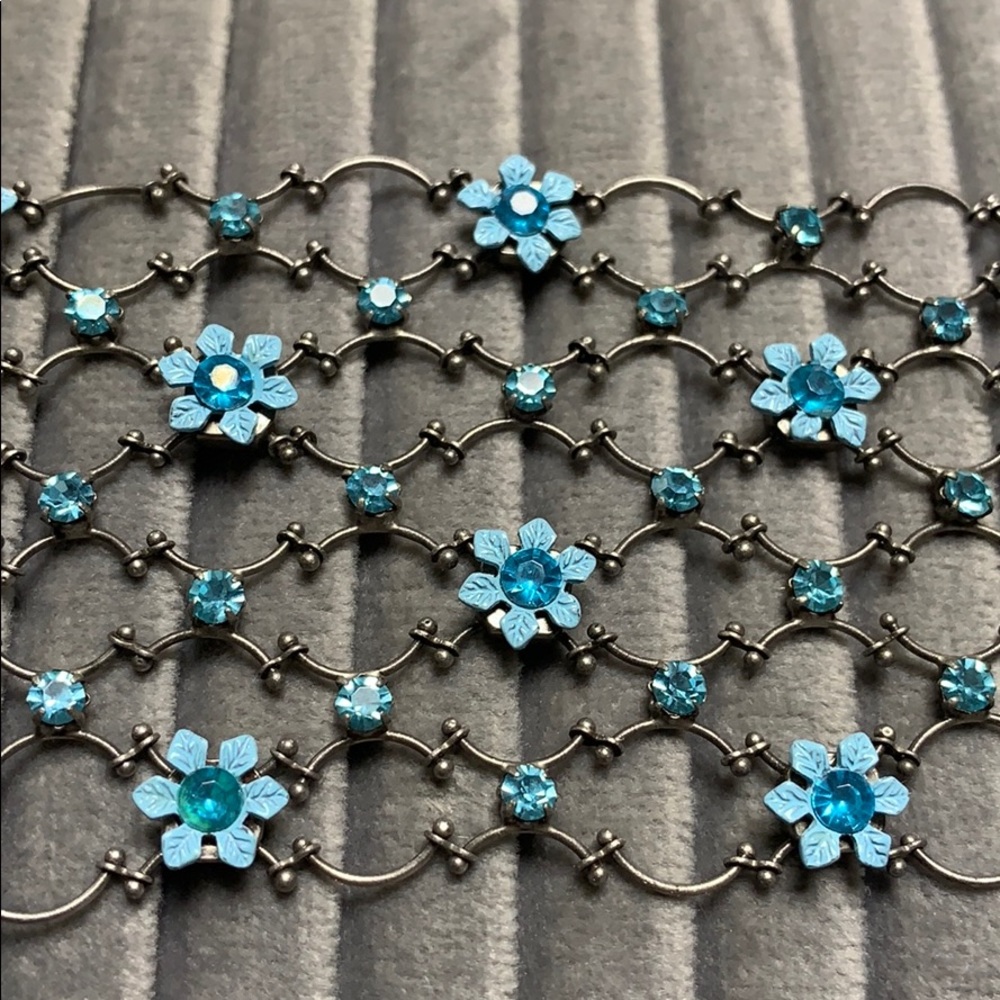 Floral bracelet - Picture 3 of 10